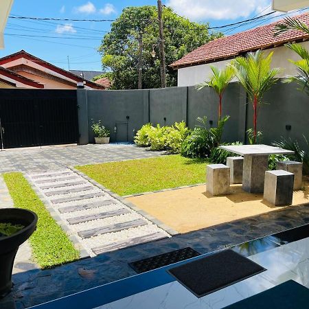 Funwhales Rest House Negombo Ngoại thất bức ảnh