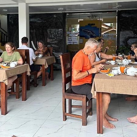 Funwhales Rest House Negombo Ngoại thất bức ảnh