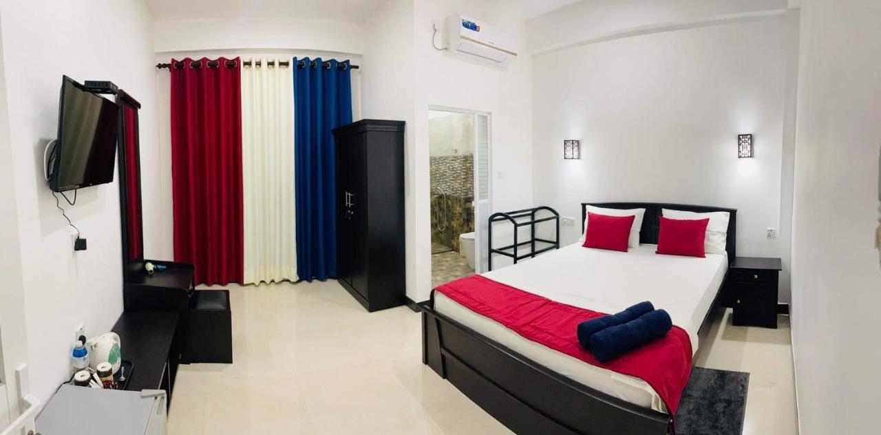 Funwhales Rest House Negombo Ngoại thất bức ảnh