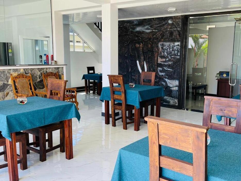 Funwhales Rest House Negombo Ngoại thất bức ảnh