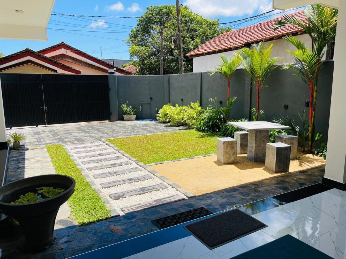 Funwhales Rest House Negombo Ngoại thất bức ảnh