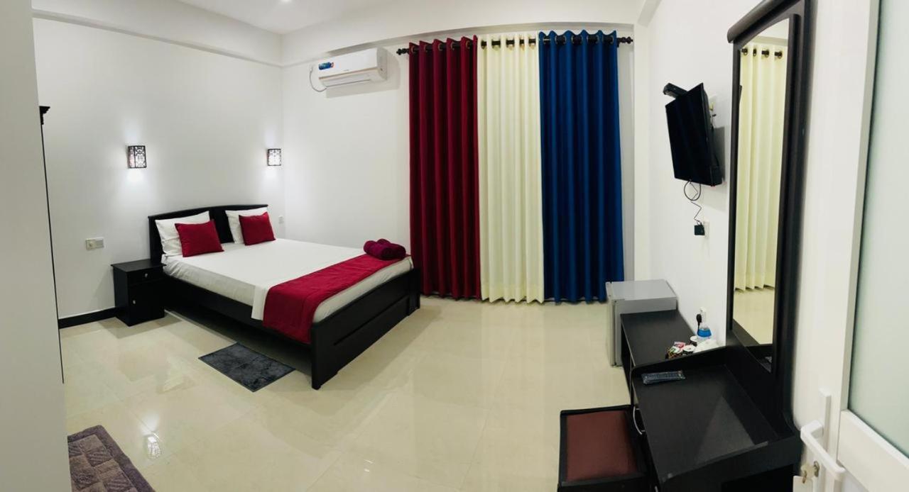 Funwhales Rest House Negombo Ngoại thất bức ảnh