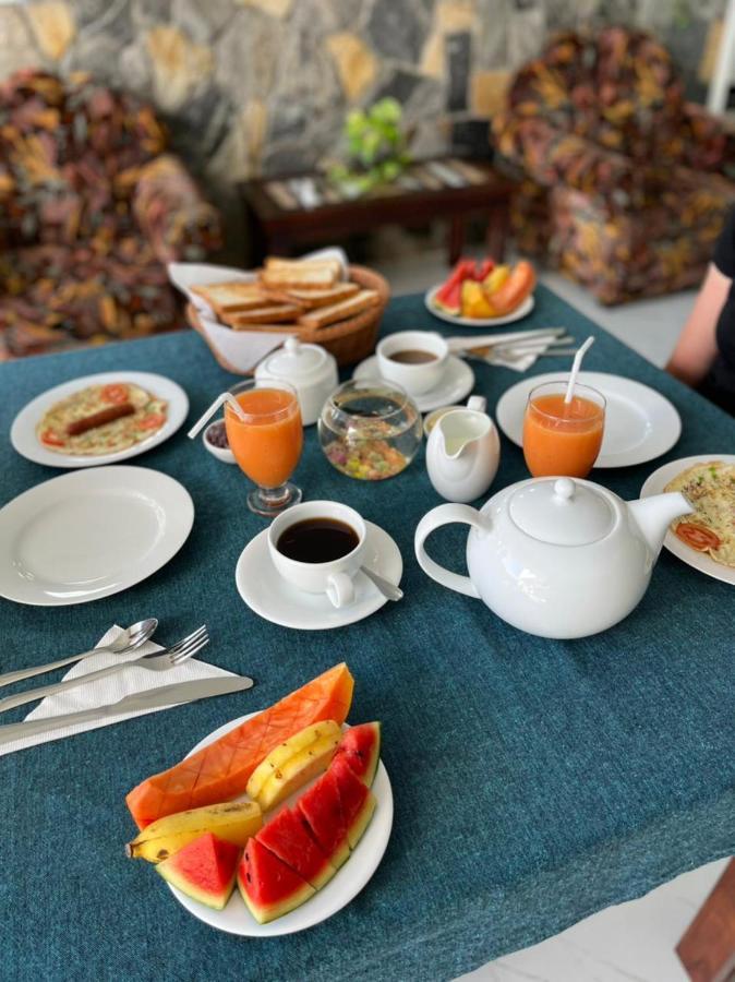 Funwhales Rest House Negombo Ngoại thất bức ảnh