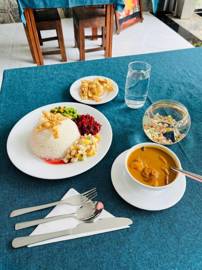 Funwhales Rest House Negombo Ngoại thất bức ảnh