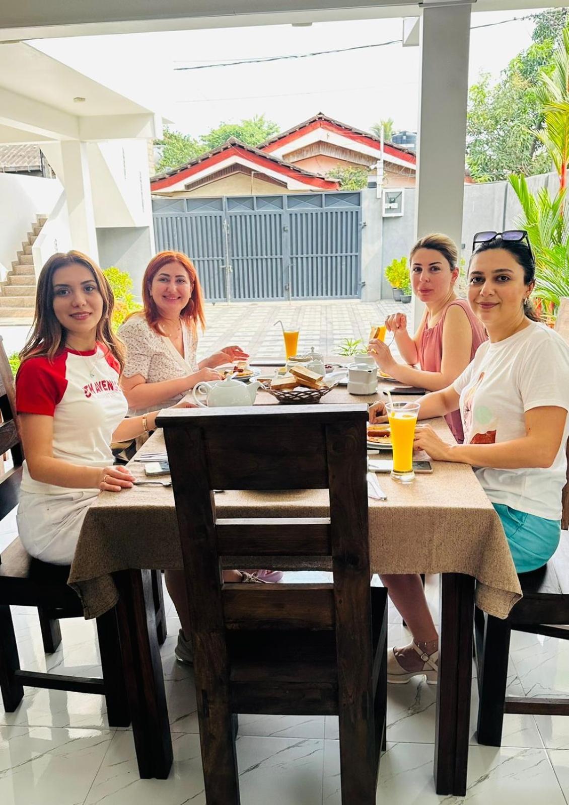 Funwhales Rest House Negombo Ngoại thất bức ảnh