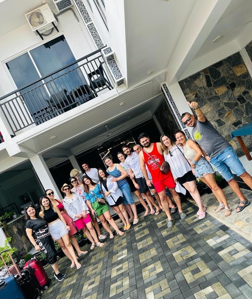 Funwhales Rest House Negombo Ngoại thất bức ảnh