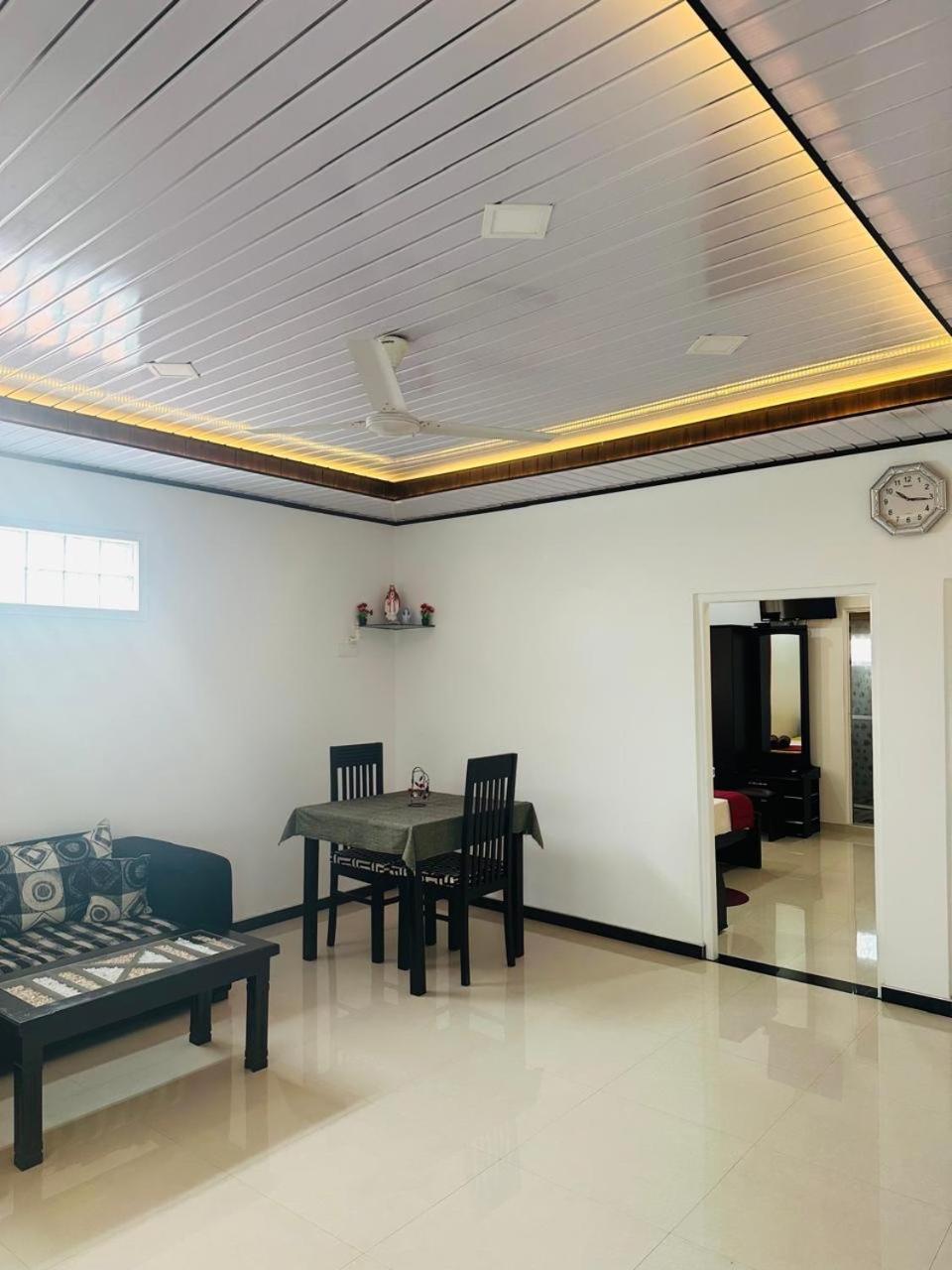 Funwhales Rest House Negombo Ngoại thất bức ảnh